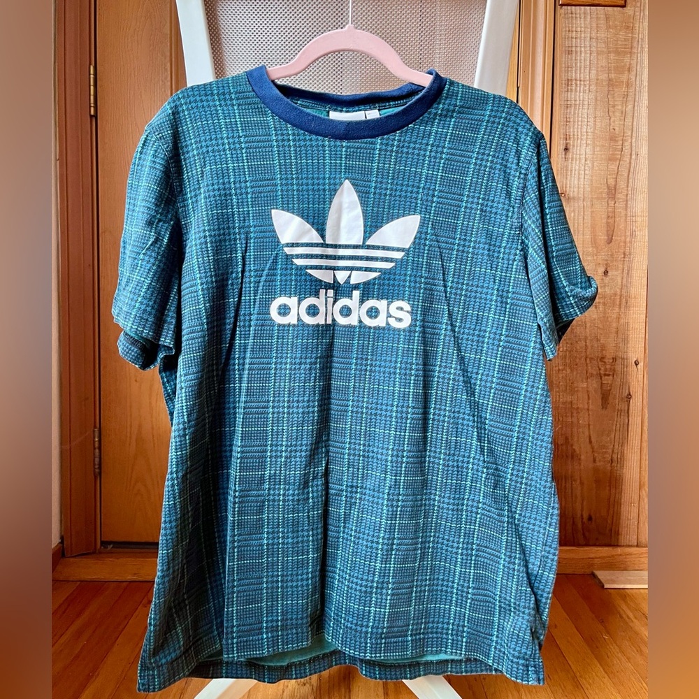 Adidas tee large